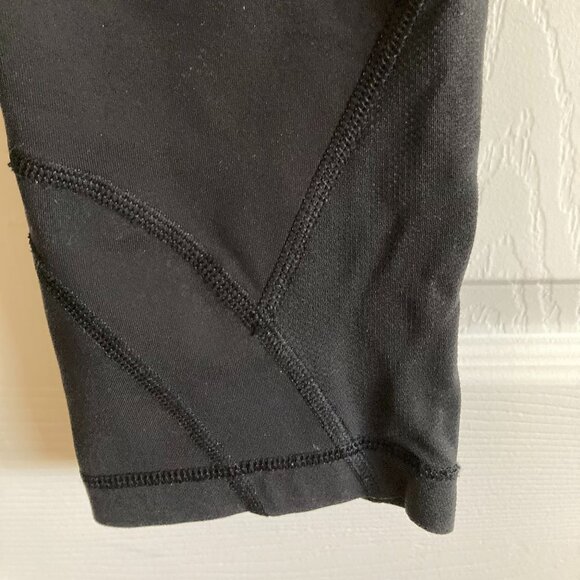 Lululemon black carpi workout pants with bag - Picture 5 of 6